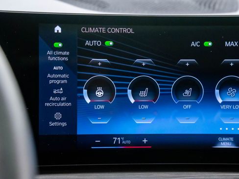 Certified 2023 BMW X7 xDrive40i w/ Premium Package image 29