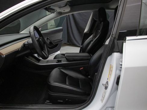 Used 2019 Tesla Model 3 Standard Range Plus image 24