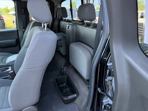 Used 2009 Nissan Frontier SE w/ Power Pkg RWD image 12