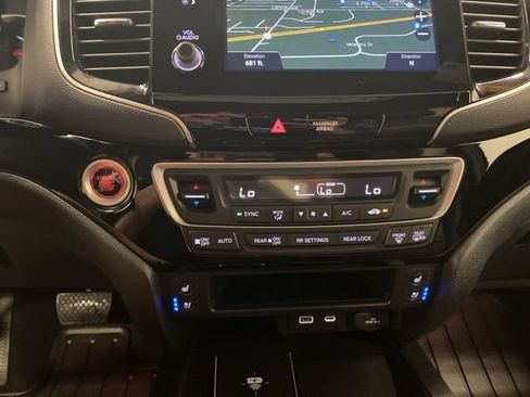 Certified 2024 Honda Passport Black Edition image 13