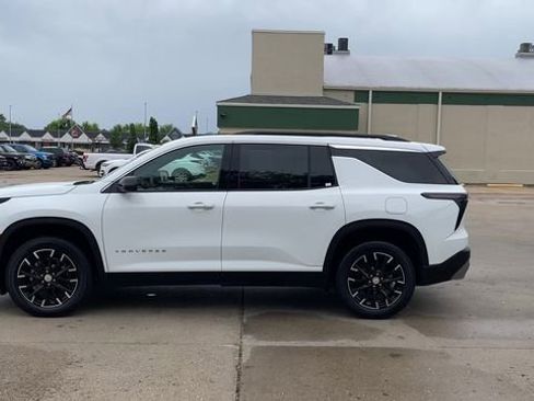 Used 2025 Chevrolet Traverse LT w/ Sun and Wheel Package AWD/4WD image 5