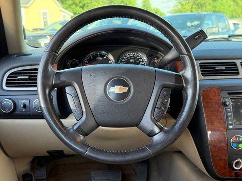 Used 2008 Chevrolet Tahoe LTZ w/ LTZ Preferred Equipment Group AWD/4WD image 9