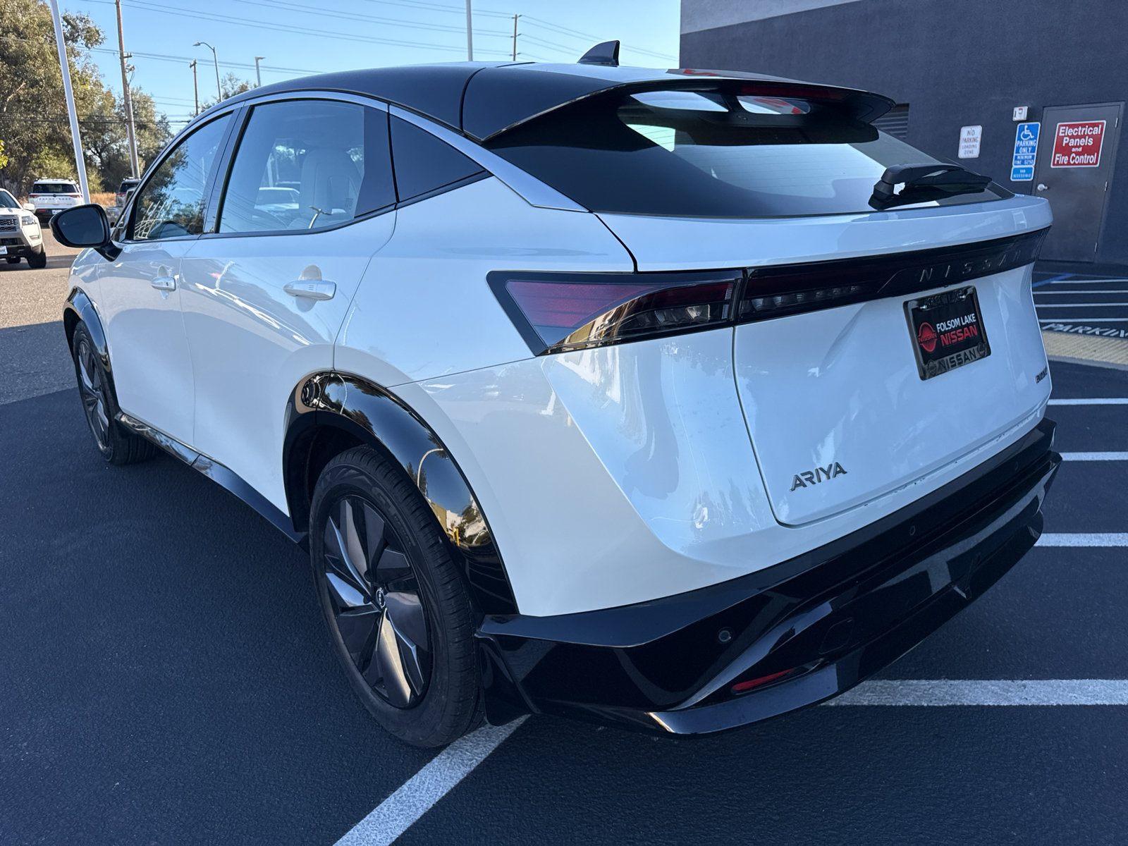 Used 2023 Nissan Ariya FWD image 12