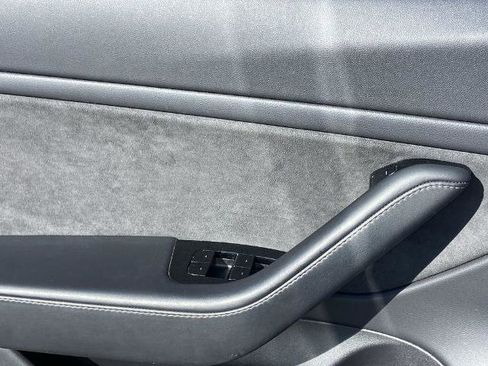 Used 2019 Tesla Model 3 Mid Range image 18