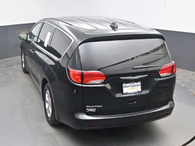 Used 2017 Chrysler Pacifica LX w/ Tire & Wheel Group FWD image 37
