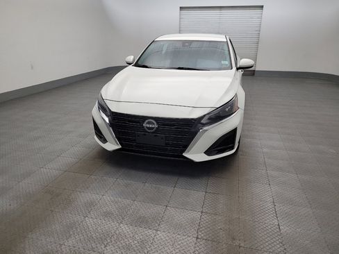 Used 2023 Nissan Altima 2.5 SV FWD image 15