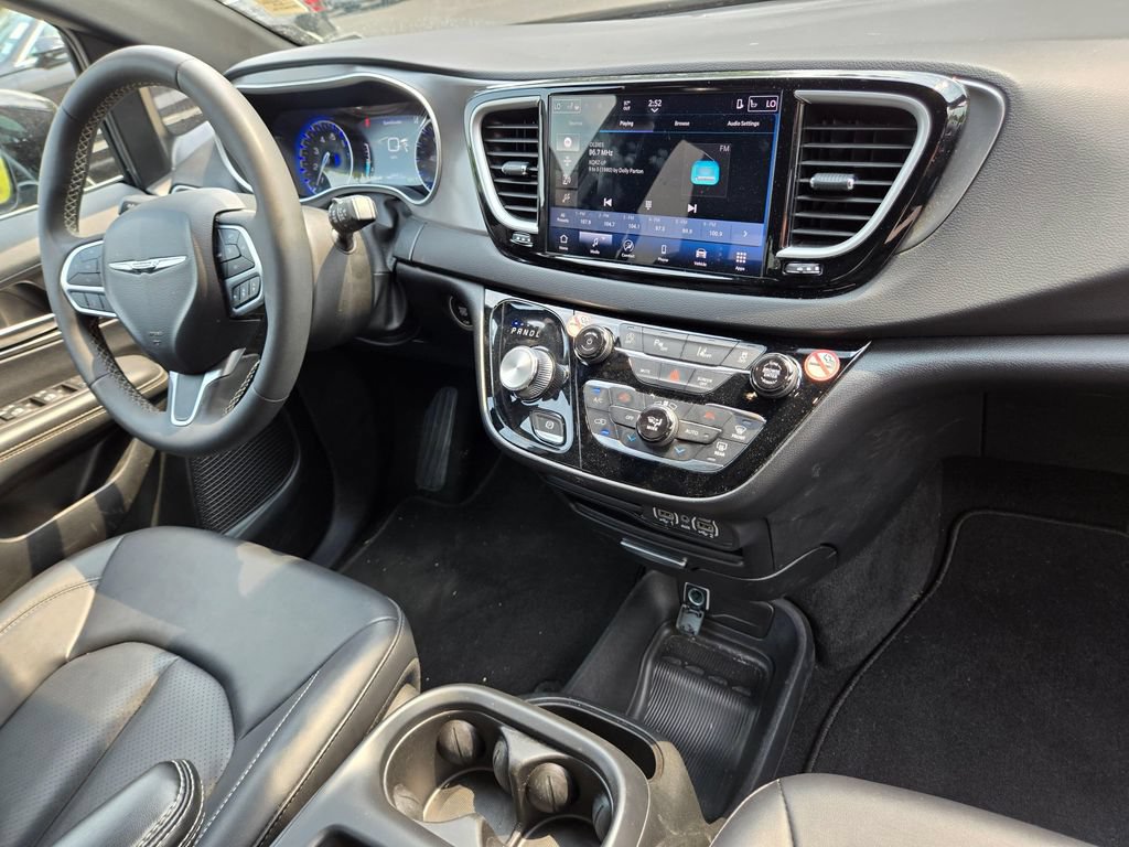 Used 2025 Chrysler Pacifica Select FWD image 10