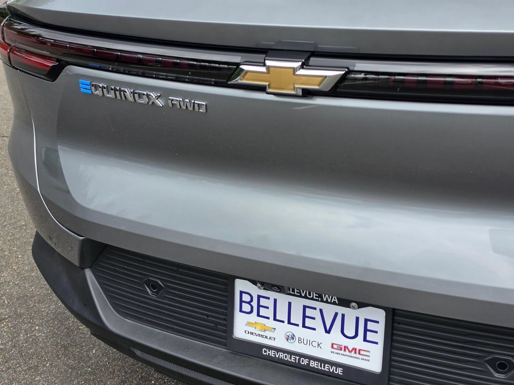 New 2026 Chevrolet Equinox EV LT AWD/4WD image 13