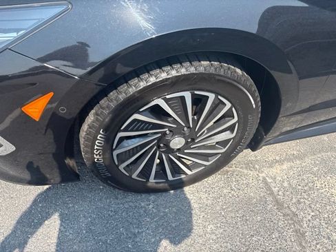Used 2022 Hyundai Sonata Limited w/ Winter Weather Package FWD image 13