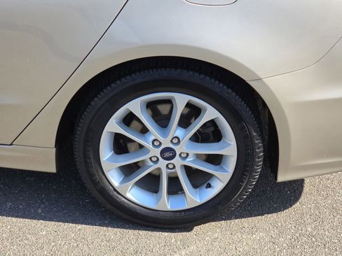 Used 2019 Ford Fusion SE image 36