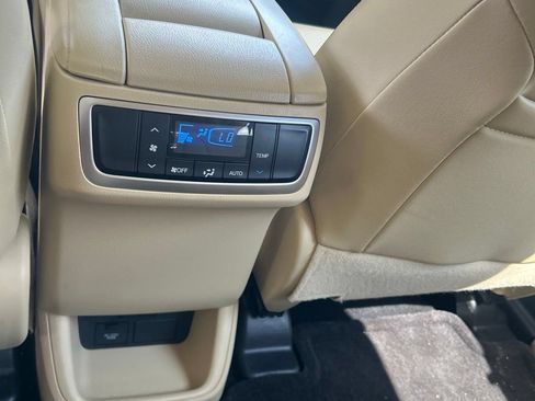Used 2018 Toyota Highlander Limited FWD image 17