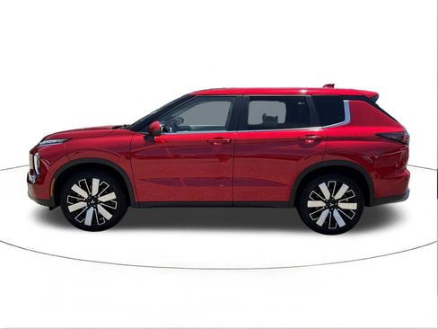 Used 2025 Mitsubishi Outlander SE FWD image 6