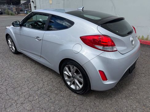 Used 2017 Hyundai Veloster FWD image 2
