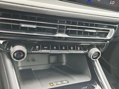 New 2026 Chevrolet Traverse LT w/ LPO, Floor Liner Package AWD/4WD image 24