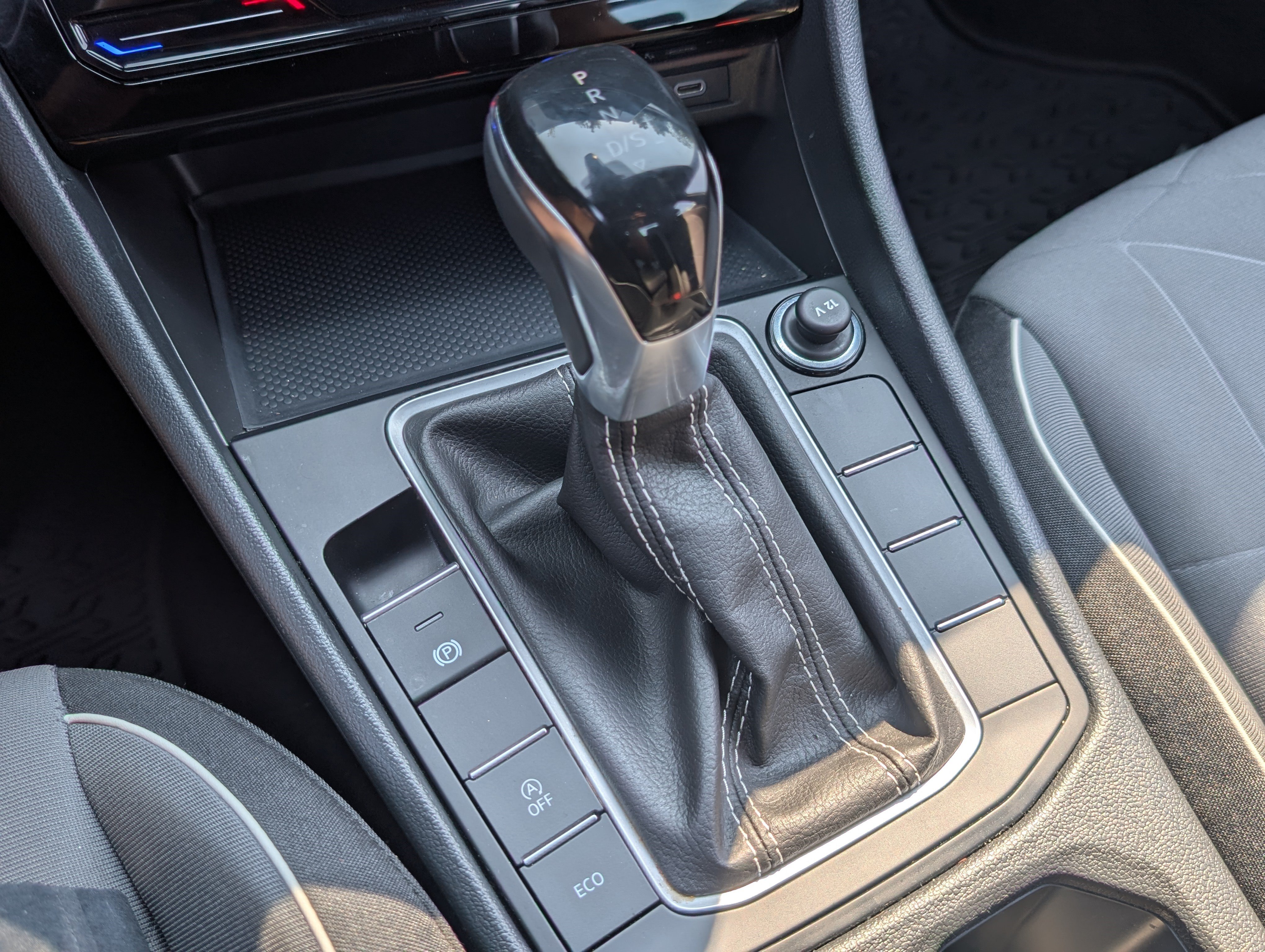 Used 2025 Volkswagen Jetta Sport FWD image 25