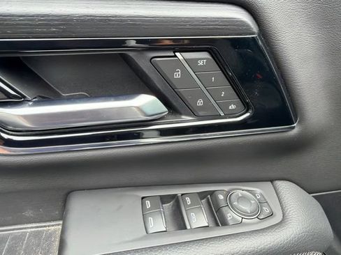 Used 2025 GMC Yukon Denali w/ Sun & Power Step Package AWD/4WD image 21