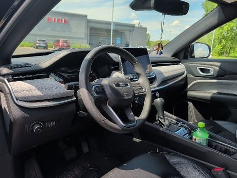 Used 2024 Jeep Compass Latitude AWD/4WD image 4