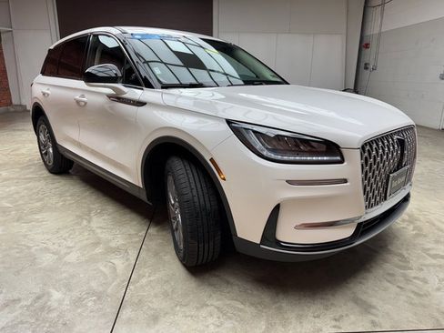 Used 2023 Lincoln Corsair AWD image 7