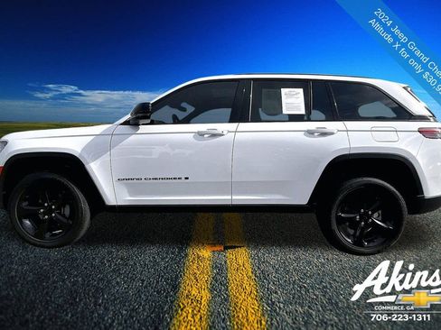 Used 2024 Jeep Grand Cherokee Altitude image 15