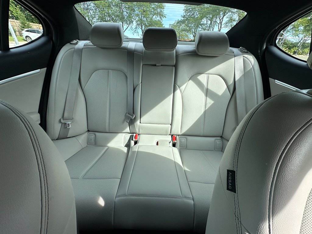 Used 2025 Genesis G70 2.5T RWD image 18