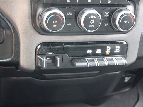 Used 2020 RAM 2500 Big Horn w/ Level 2 Equipment Group AWD/4WD image 17