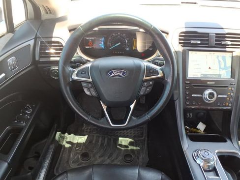 Used 2020 Ford Fusion Titanium AWD/4WD image 27
