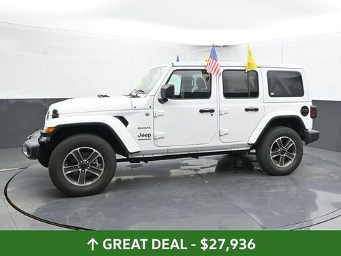 Used 2023 Jeep Wrangler Unlimited Sahara AWD/4WD image 9