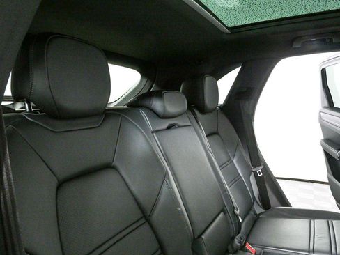 Certified 2022 Porsche Cayenne Coupe AWD/4WD image 22