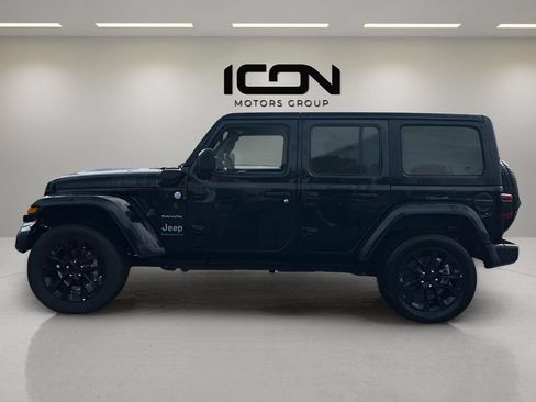Used 2023 Jeep Wrangler Unlimited Sahara AWD/4WD image 5