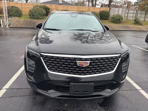 Used 2025 Cadillac XT4 Premium Luxury image 2