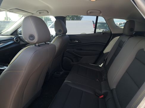 Used 2025 Chevrolet Trax ACTIV FWD image 8