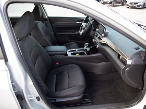 Used 2024 Nissan Altima 2.5 SV image 15