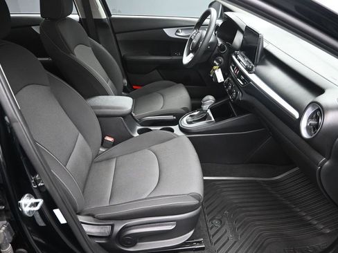 Certified 2024 Kia Forte LXS w/ LXS Technology Package FWD image 34