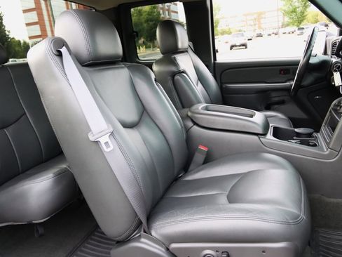 Used 2004 GMC Sierra 3500 SLT w/ Heavy-Duty Power Package image 37