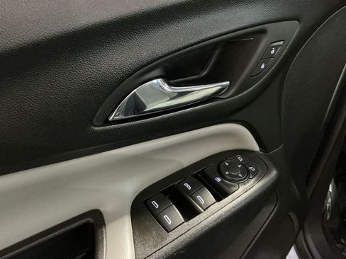 Used 2023 Chevrolet Equinox LS w/ Midnight Edition FWD image 16