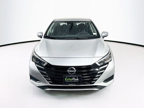 Used 2025 Nissan Versa SV FWD image 2