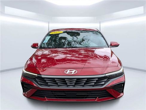 Used 2025 Hyundai Elantra SEL FWD image 8