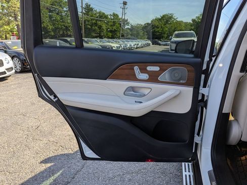 Used 2022 Mercedes-Benz GLS 450 4MATIC image 41