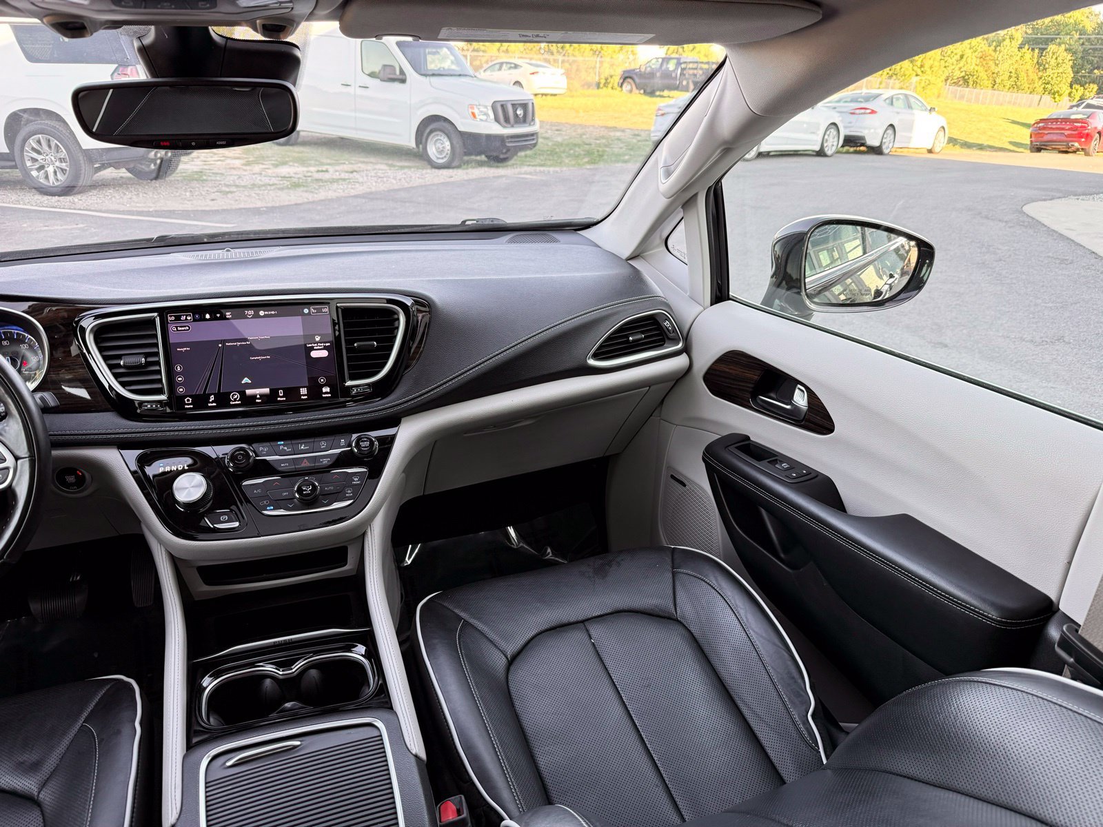 Used 2022 Chrysler Pacifica Limited FWD image 32