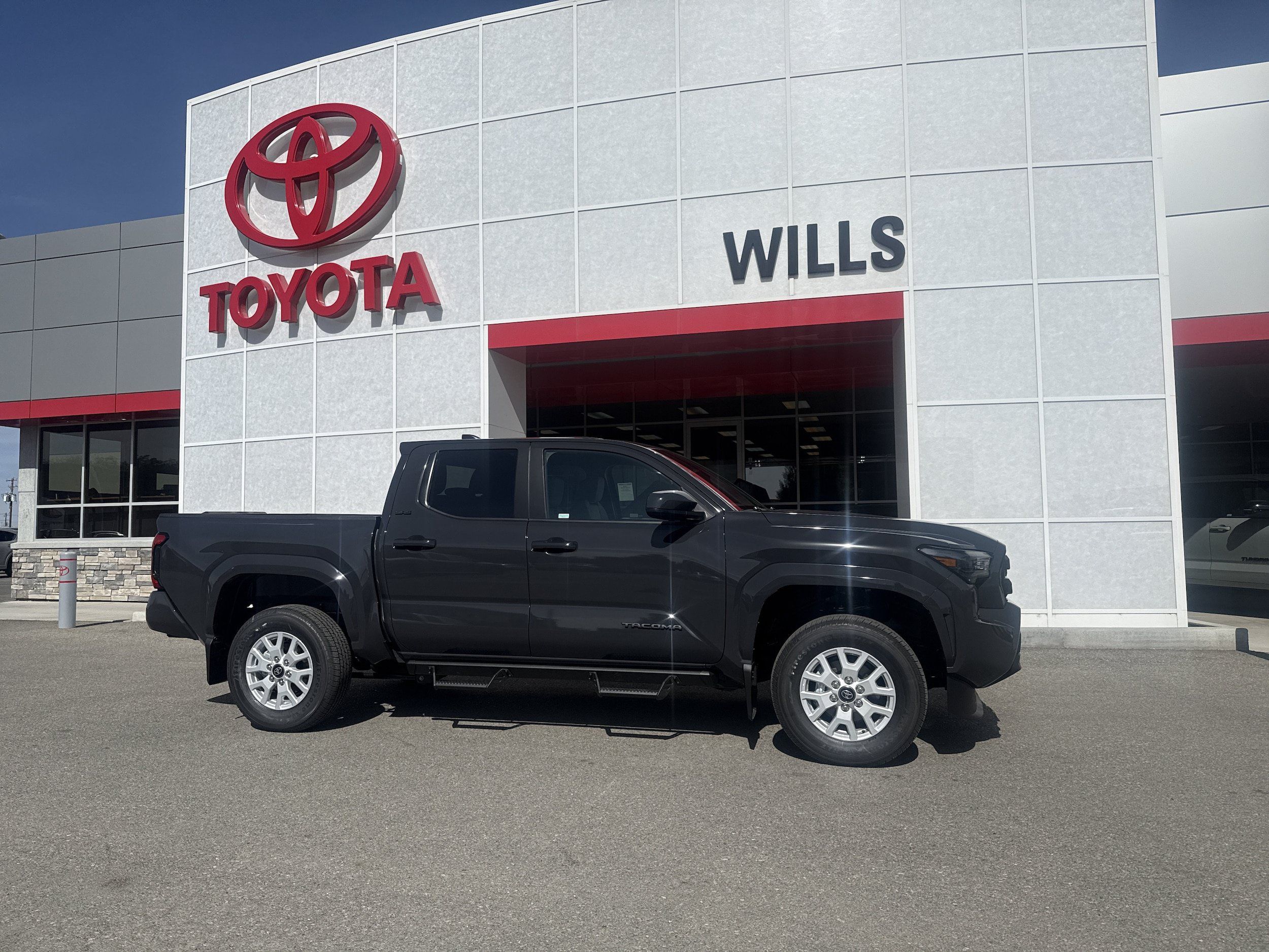 Used 2026 Toyota Tacoma SR5 AWD/4WD image 1