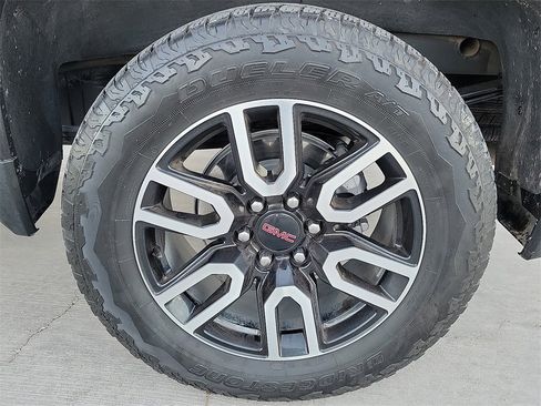 Used 2024 GMC Sierra 1500 AT4 w/ Technology Package image 10