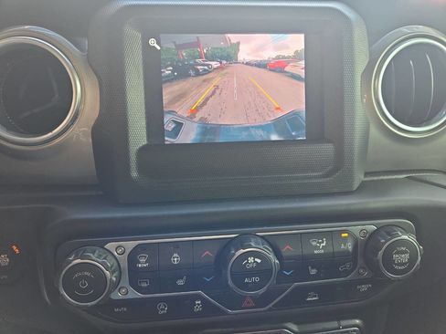 Used 2020 Jeep Gladiator Overland w/ Cold Weather Group image 7