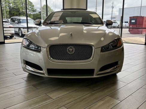Used 2012 Jaguar XF RWD image 2