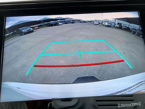 Used 2020 Toyota Highlander LE FWD image 24