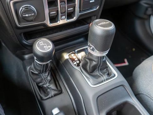 New 2026 Jeep Gladiator Sport AWD/4WD image 22