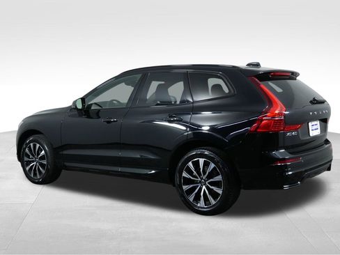 Used 2025 Volvo XC60 B5 Plus AWD/4WD image 8