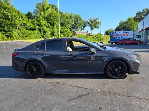 Used 2025 Toyota Camry SE w/ Convenience Package FWD image 12