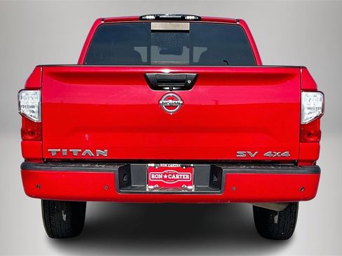 Used 2021 Nissan Titan SV image 6