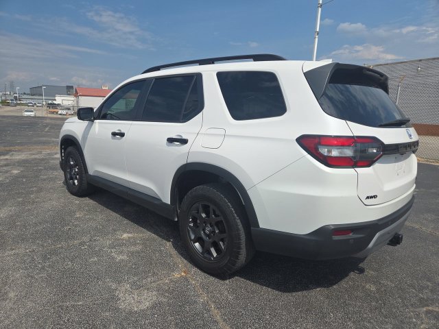 Used 2025 Honda Pilot TrailSport image 6