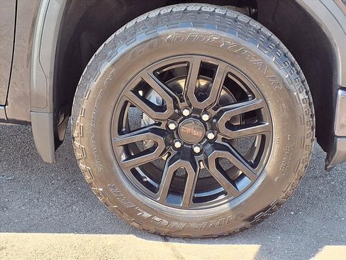 Used 2023 GMC Sierra 1500 Elevation image 9